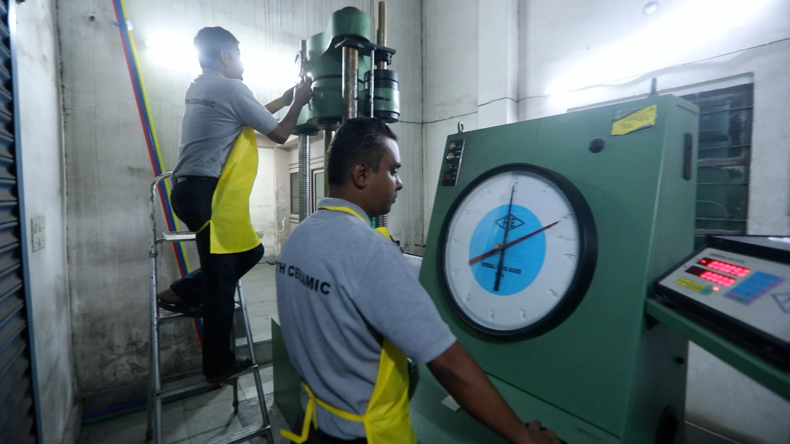 60 Ton Universal Testing Machine