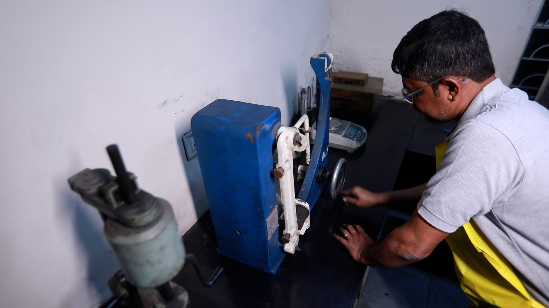 Universal Testing Machine